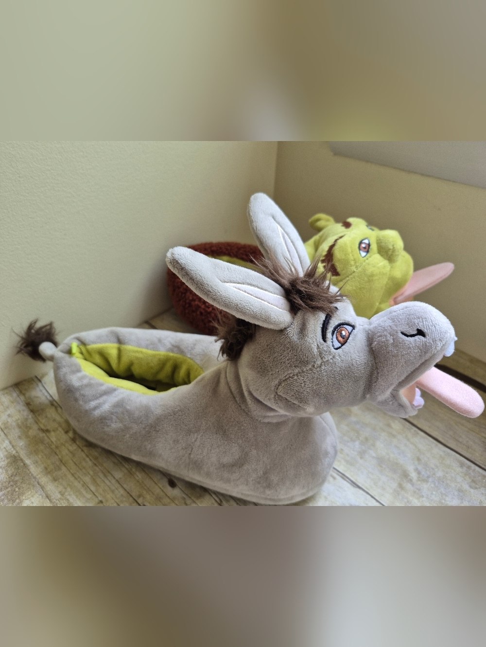 Shrek & Donkey Plush Slipper Pair - Green and Gray, Unisex - Picture 7 of 12